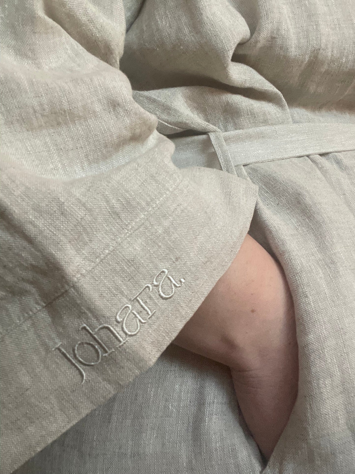 The Johara Linen Robe Oatmeal